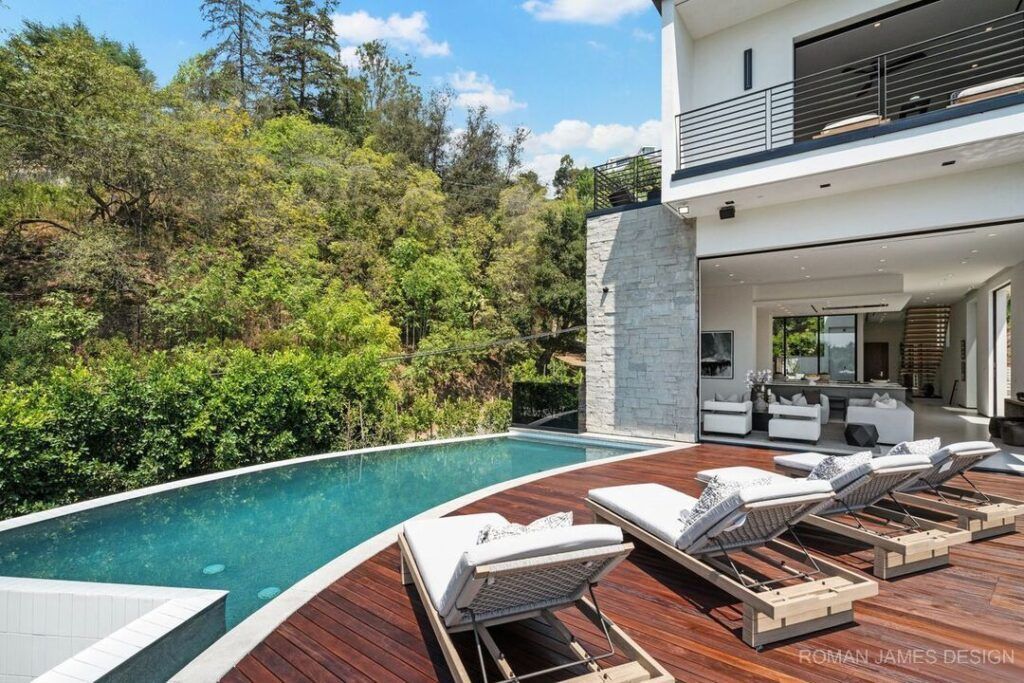 Angelo Modern Mansion Outdoor Pool