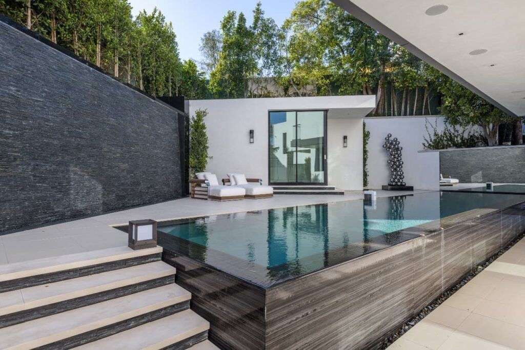 Hanover Modern Mansion Pool Area
