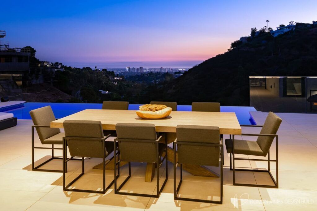 Stradella Los Angeles Outdoor table with view