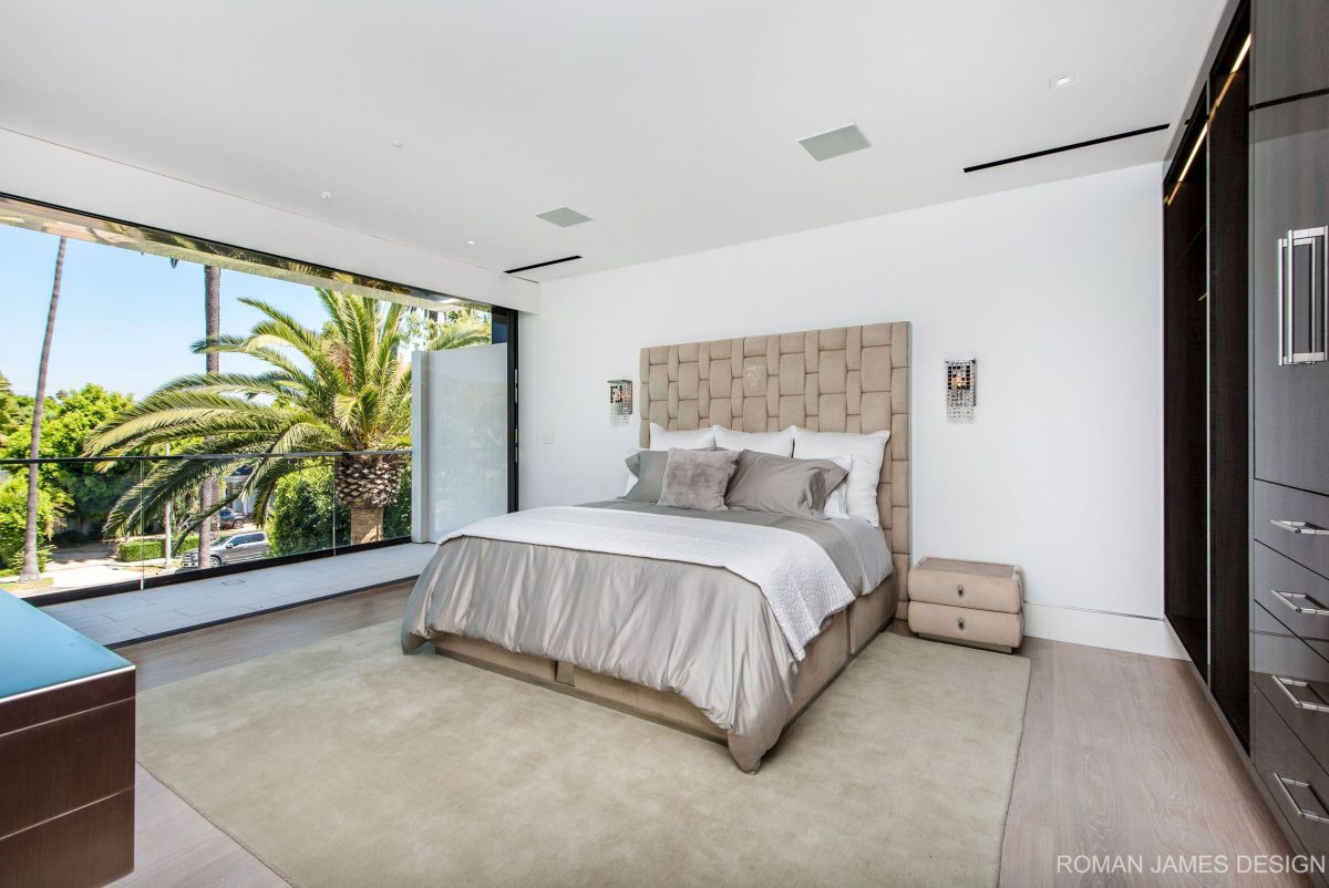 Canon Drive Modern Mansion Bedroom