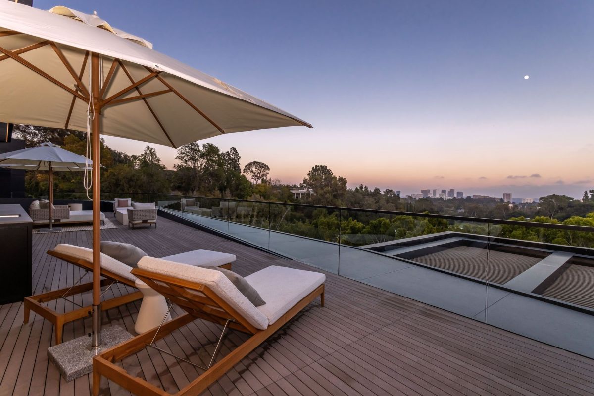 Chalon  Modern Mansion Pool