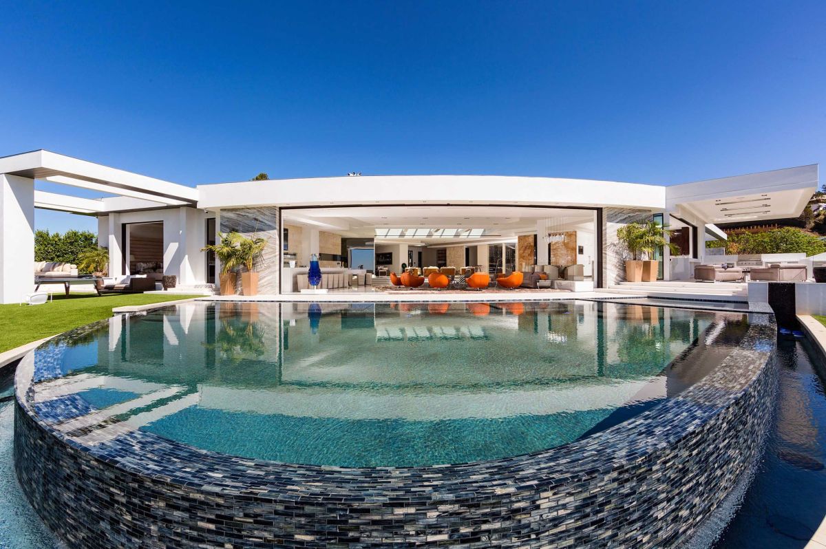 Hillcrest Mansion in Beverly Hills